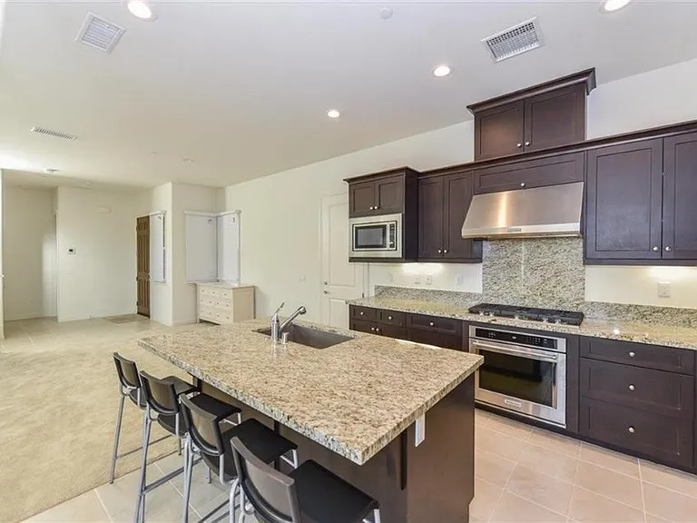 16 Torosa — Photo 21