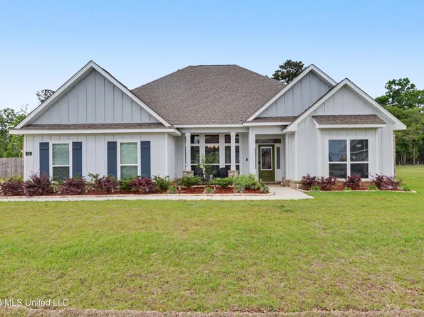 132 Firefly Dr, Lucedale, MS 39452