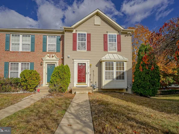 11 Players Ln, Pine Hill, NJ 08021