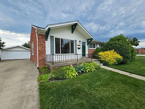 31400 Lyons Cir W Photo 1