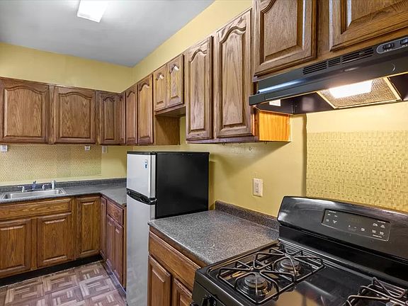 5th image of 2515 Glenwood Rd APT 3J