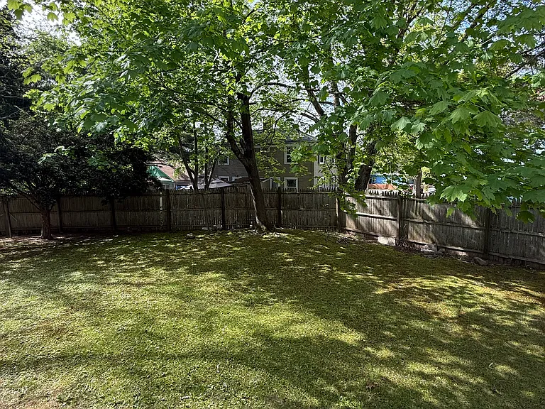 30 Hilltop Rd #1R — Photo 12