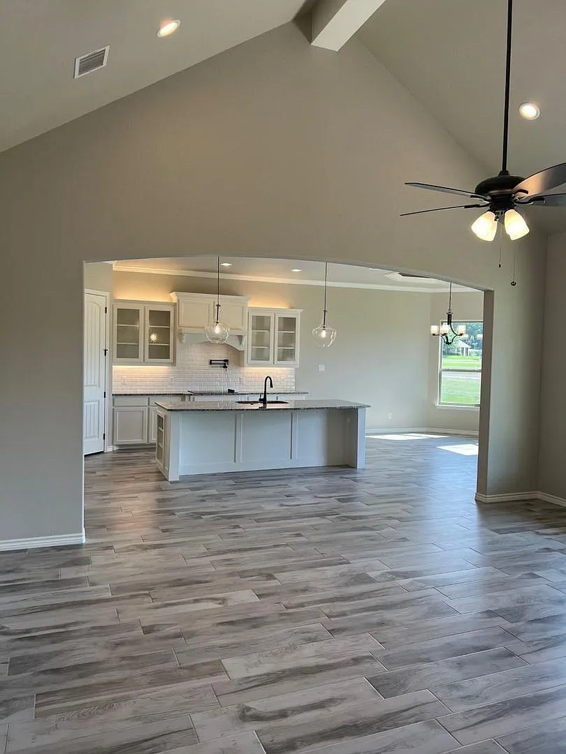 Golf Course Home In Stephenville — Photo 4