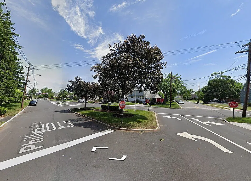 intersection, little traffic