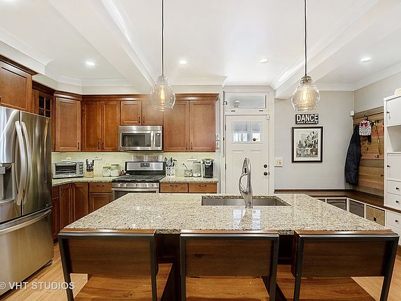 5th image of 4550 W Wellington Ave