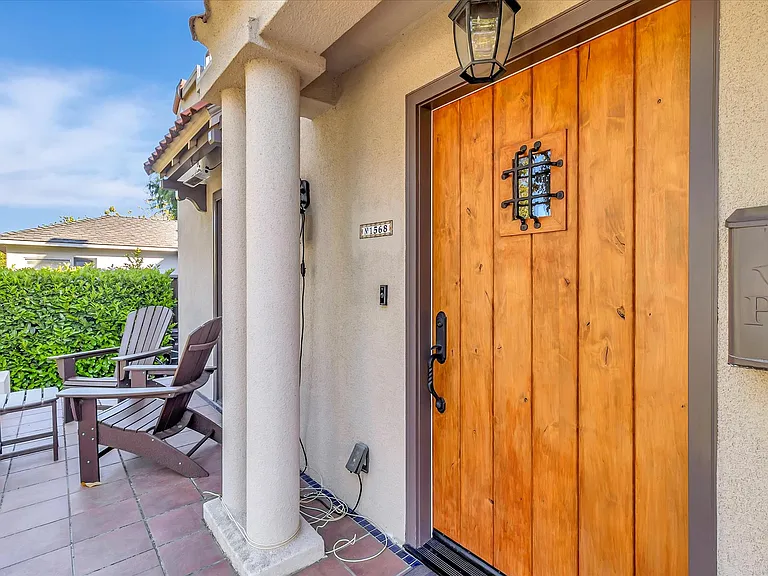 1568 Mariposa Ave — Photo 63