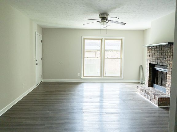 4th image of 6113 Trestlewood Dr #C