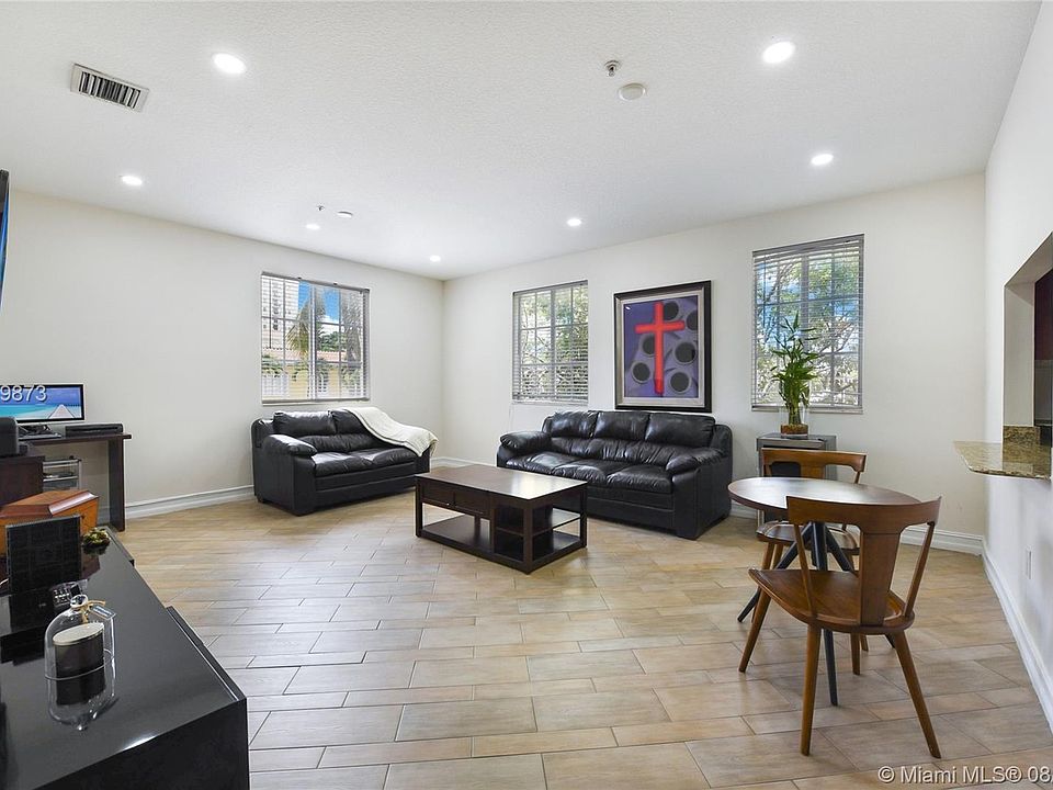 1st image of 115 Mendoza Ave APT 201