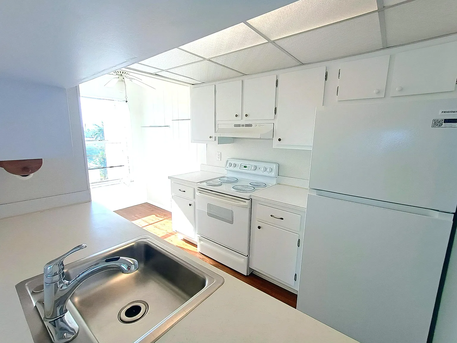 2 bed, 1.5 bath, 911 sqft, $1,900 — Photo 4