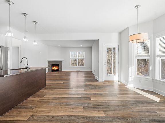 5th image of 88 Lancaster Ct