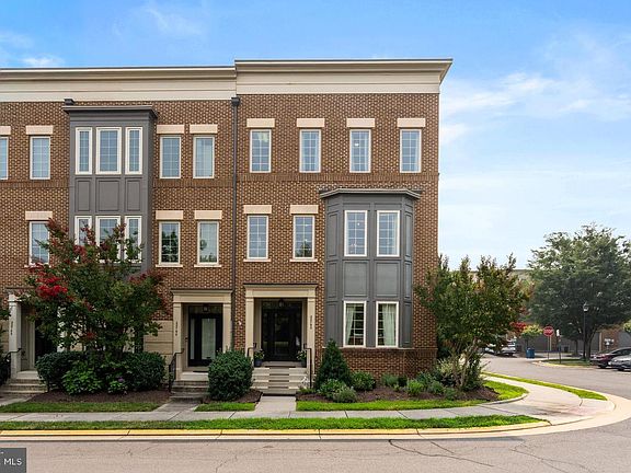 2nd image of 22792 Sagamore Sq
