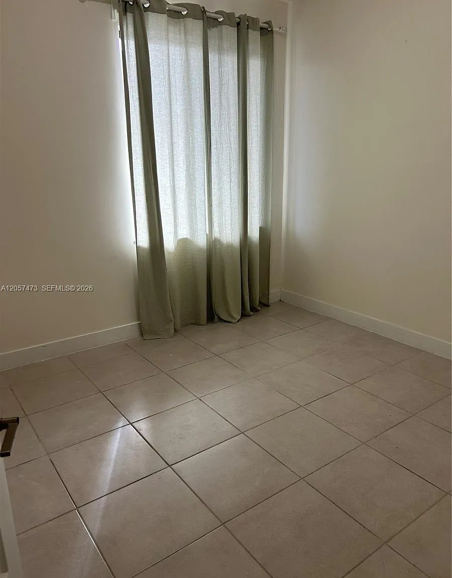 3 bed, 1124 sqft, $3,250 — Photo 2