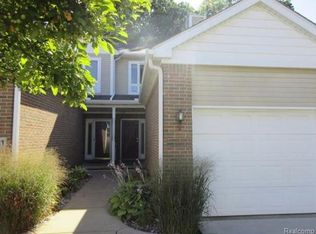 5555 Woodruff Shore Dr, Brighton, MI