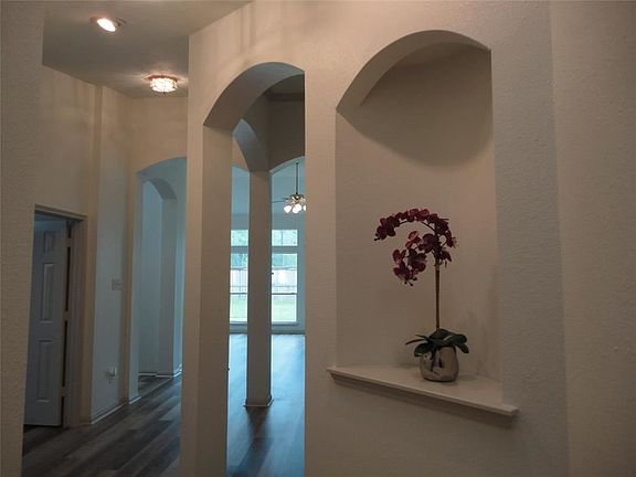 3rd image of 3402 Glenhill Dr