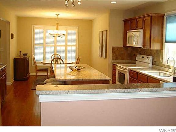 5th image of 8071 Laurel Park Ln