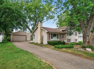 69 Dennis Ln N, Maplewood, MN 55119