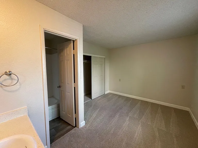 Boutique Apartments in Boulevard Park, Includes Gated, Covered Parking! — Photo 20
