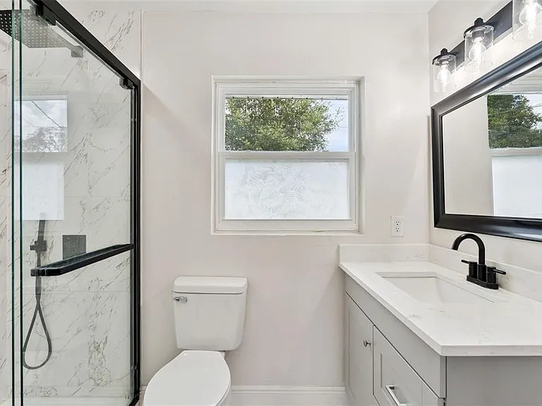 210 E Palm St — Photo 15