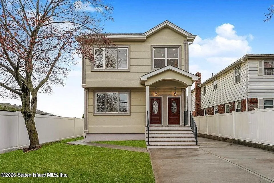 178 Parkinson Ave — Photo 1