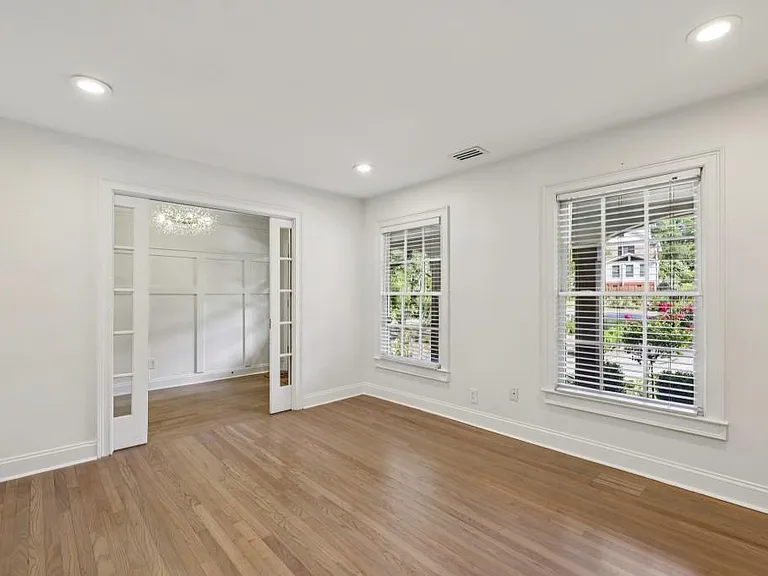 1905 Gainsborough Dr — Photo 17