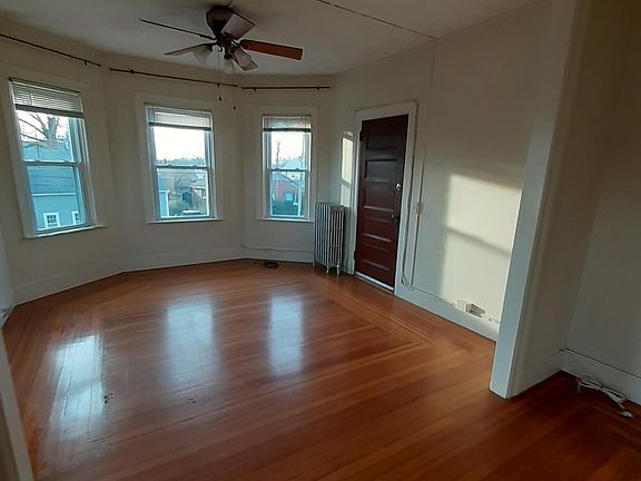 LR and exit to front porch