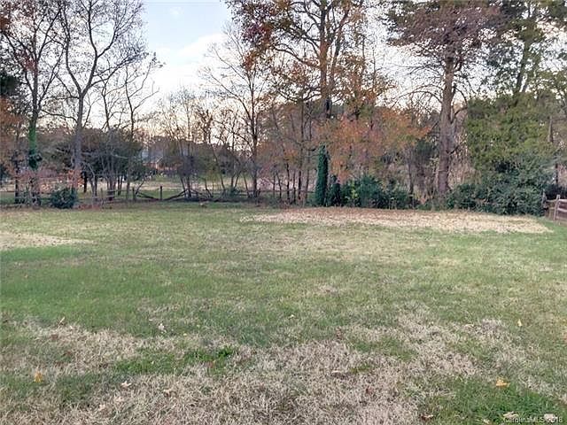 2nd image of 725 Emerson Dr