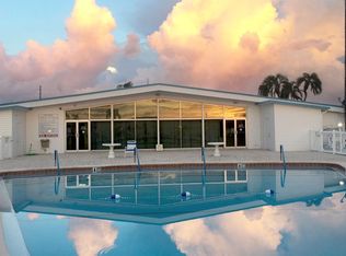 381 Jacaranda Cir, Venice, FL 34285