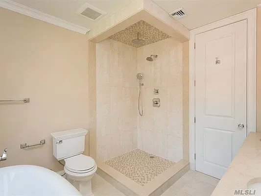 Sold by Douglas Elliman | media 14