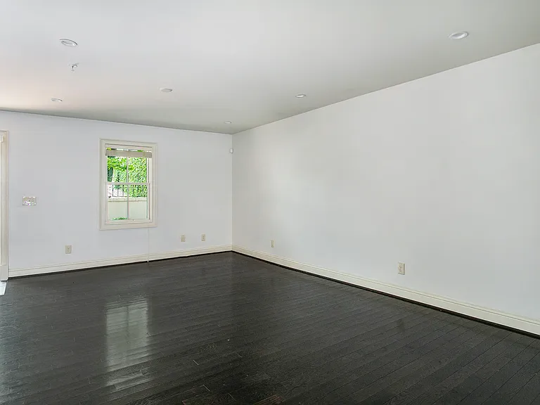 Ivory House — Photo 19