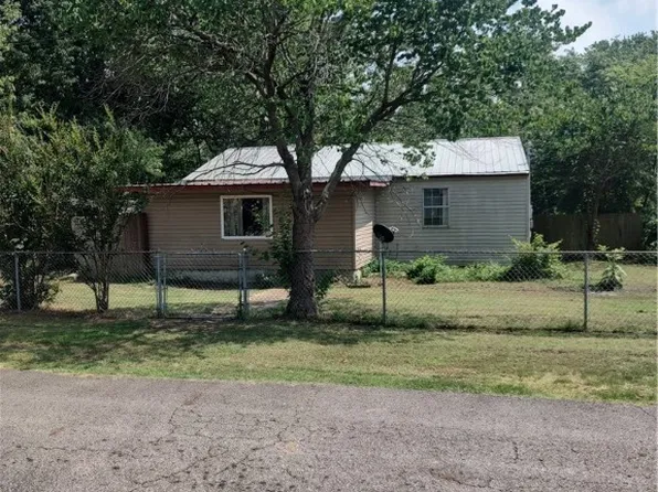 304 SE 11th St, Muldrow, OK 74948
