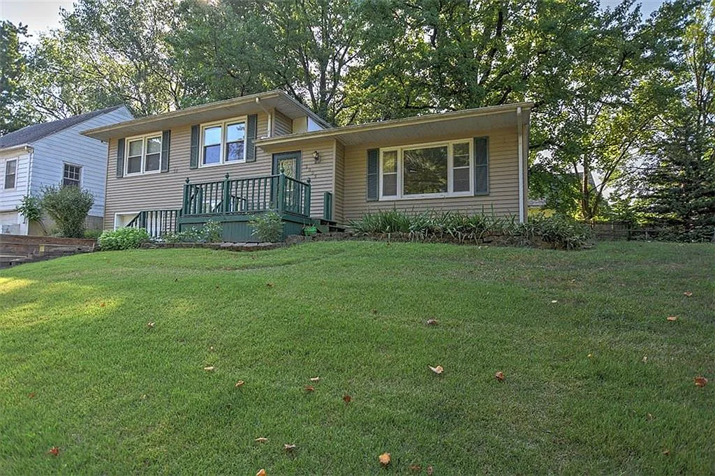 2009 Dickinson Pl photo 1