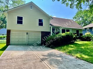 9832 Walmer St, Overland Park, KS 66212