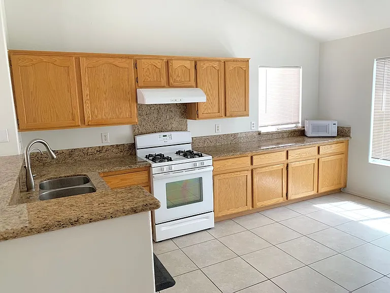 3821 Bombastic Ct — Photo 10
