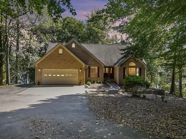 315 Castle Dr, Montross, VA 22520
