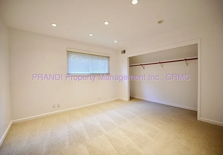 225 California Ave — Photo 12