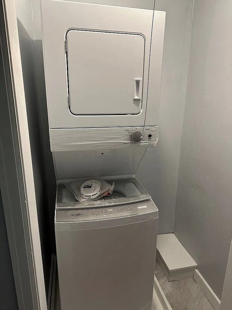 1 bed, 800 sqft, $1,350 — Photo 3