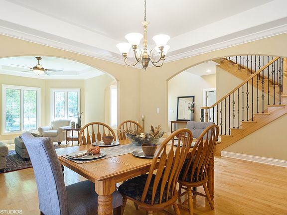 3rd image of 324 Berkshire Ln