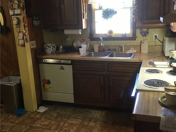 3rd image of 10 Edwards St