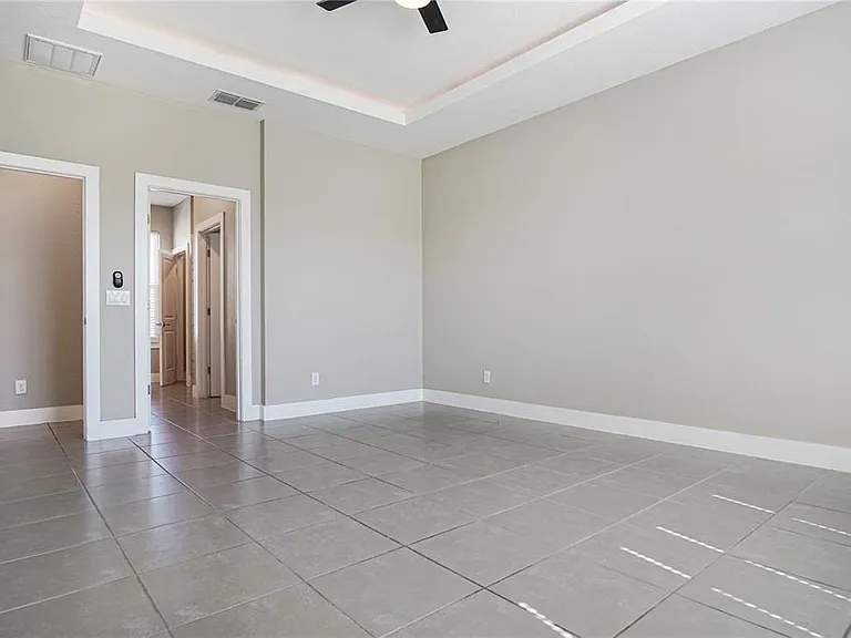 210 Goldenrod Ln — Photo 9