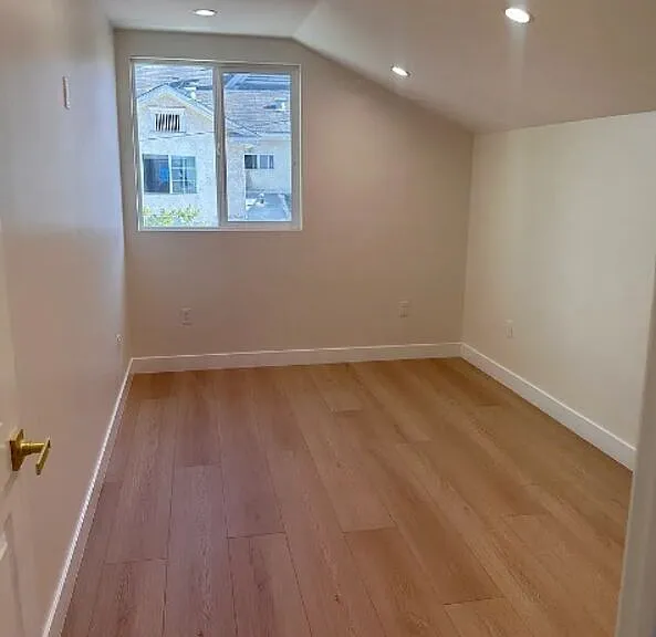 6235 1/4 Banner Ave — Photo 8
