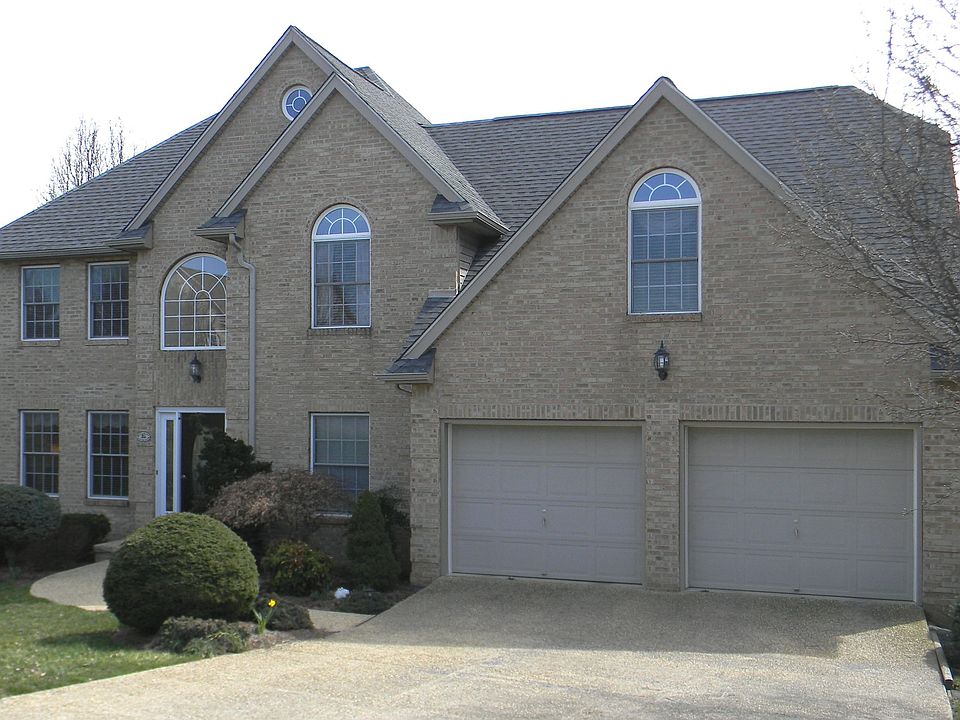 Gracious Living in Emerald Hills 