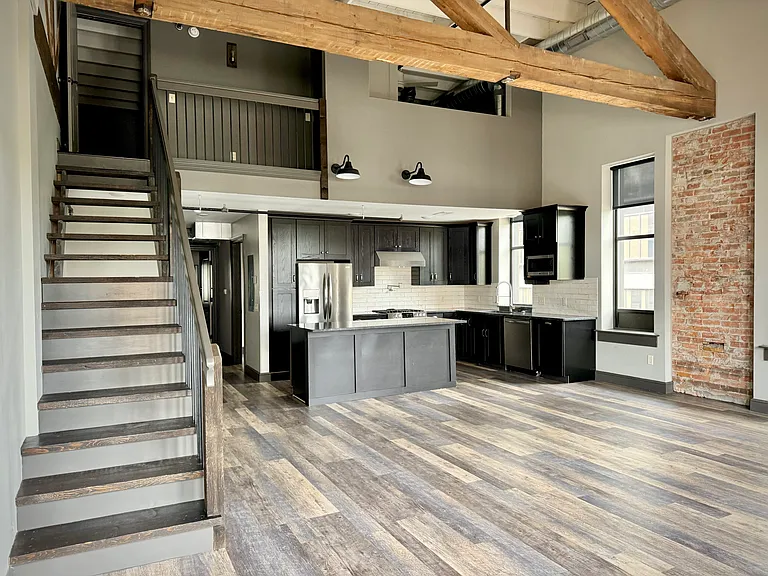 625 Adams St #4 — Photo 8