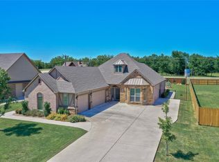 218 Cocopa Dr, Lake Kiowa, TX 76240