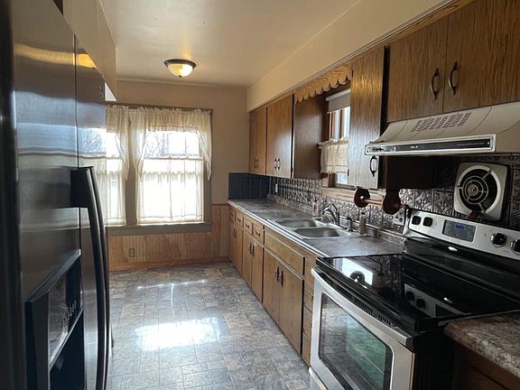 3rd image of 905 NE 100th St