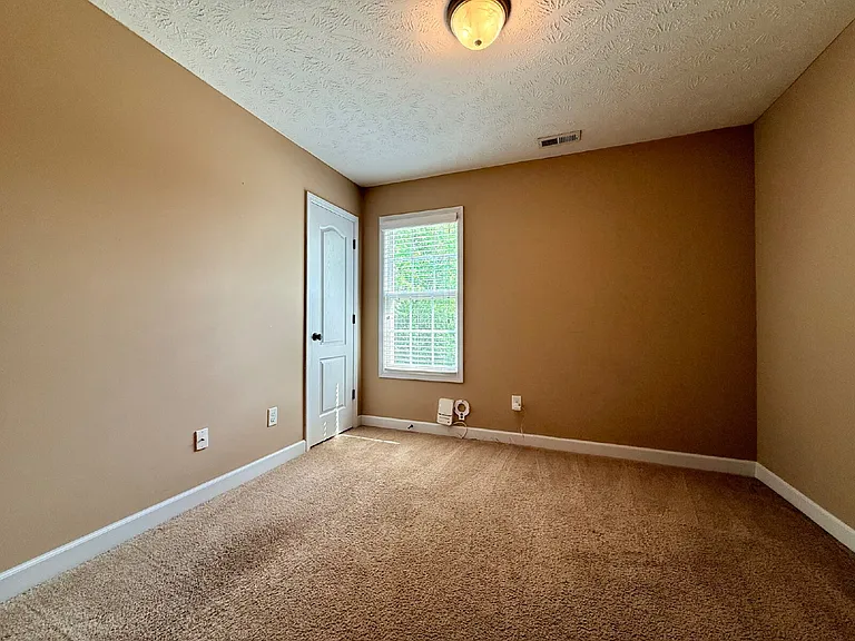 422 Jamestown Ave — Photo 14