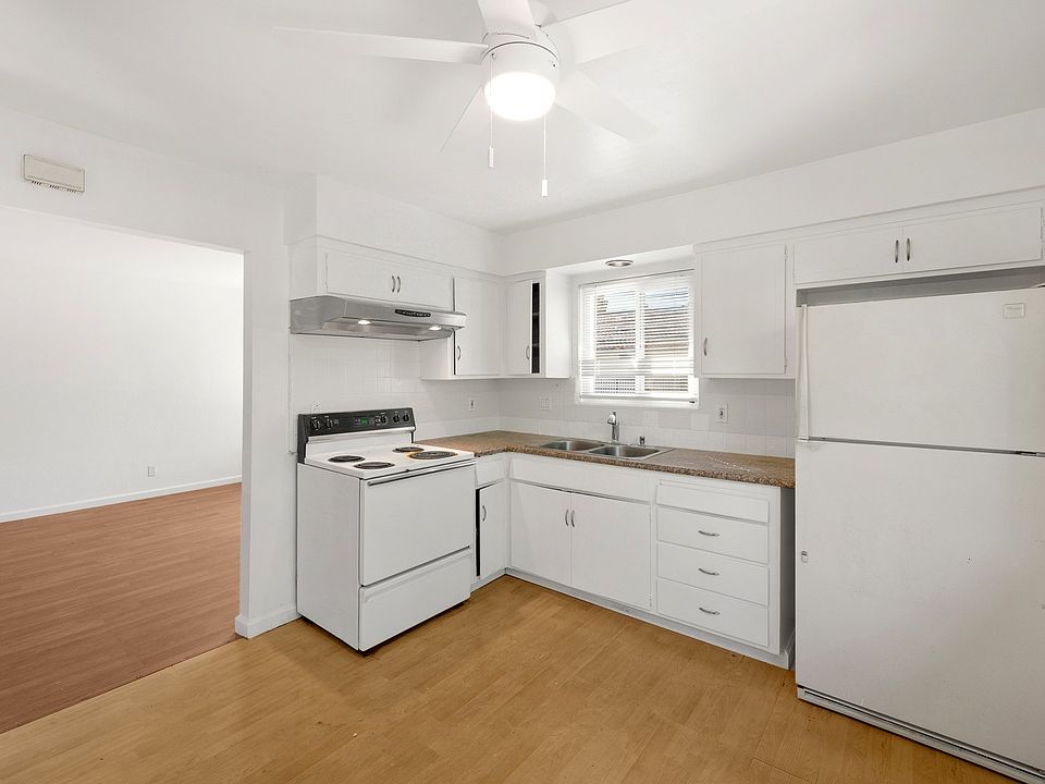 1st image of 1117 Oakmont Dr #D