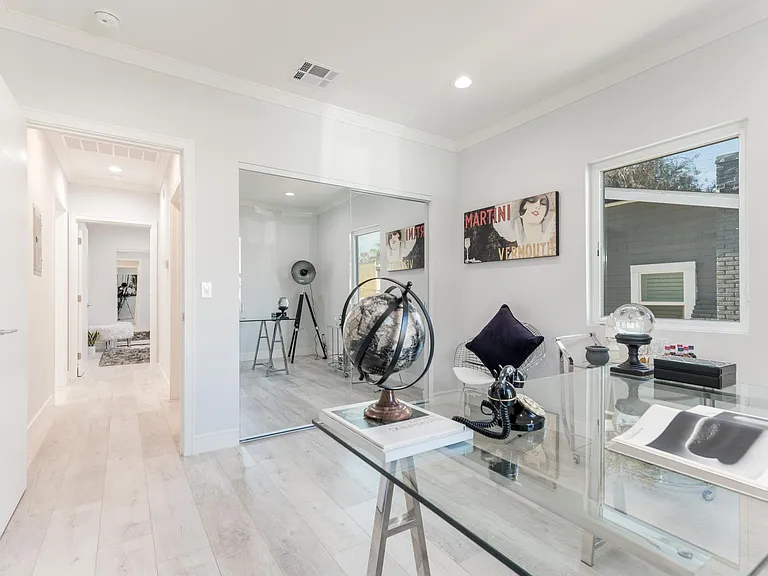 526 W Doran St — Photo 8