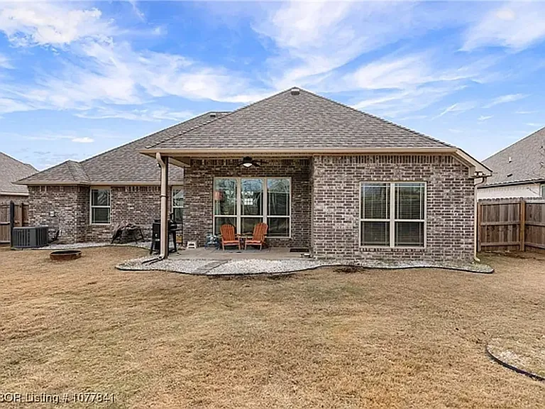1505 Northridge Dr E — Photo 26