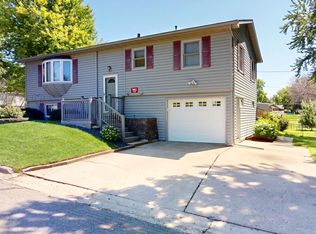 902 S 3rd Ave, Albert Lea, MN 56007