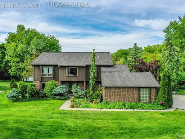 2930 Brentwood Rd, West Bloomfield, MI 48323